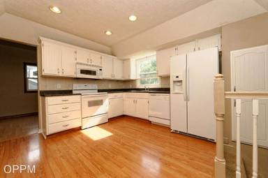 Main picture of 2917 S 157th Cir