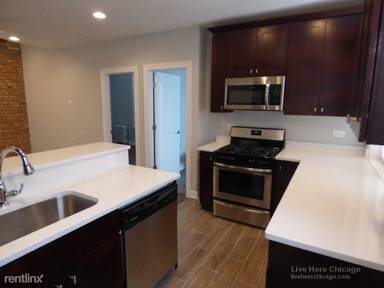 Main picture of 2838 W Addison St