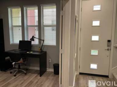 Main picture of 212 Paramount