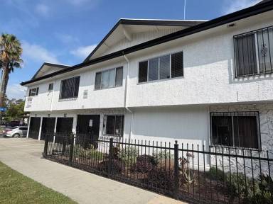 Main picture of 737 W 5th St