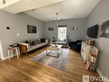 Main picture of 2466 N Albany Ave
