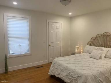 Main picture of 27 1st St