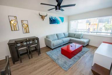 Main picture of 3076 University Ave