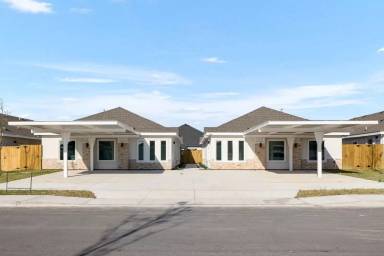 Main picture of 823 N Woodson Ave