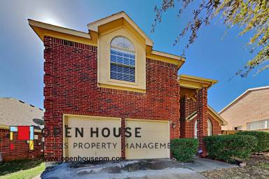 Main picture of 5001 Lake Crest Dr