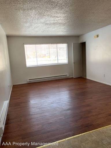 Main picture of 220 N 4th St