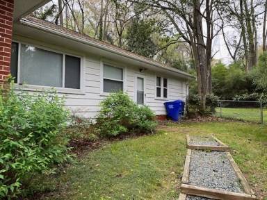 Main picture of 305 Brookside Dr