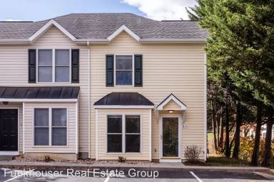 Main picture of 837 Camelot Ln