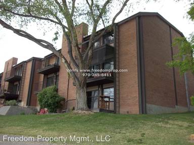 Main picture of 961 Lakeside Dr