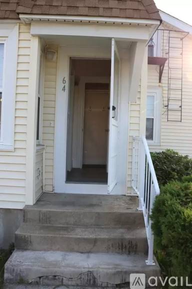 Main picture of 64 Makin St
