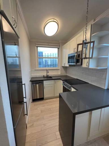Main picture of Lakeshore Apartments LP