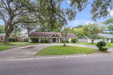 Main picture of 756 Wakendaw Blvd