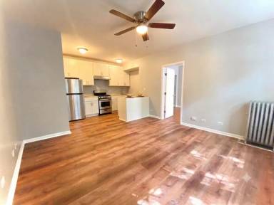 Main picture of 4241 N Kenmore Ave
