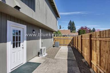 Main picture of 9913 NE 86th St