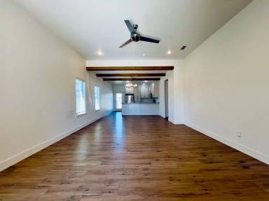 Main picture of 10402 Genoa Ave