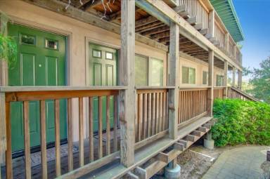 Main picture of 985 30th Ave