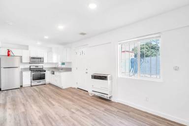 Main picture of 8910 Avalon Blvd
