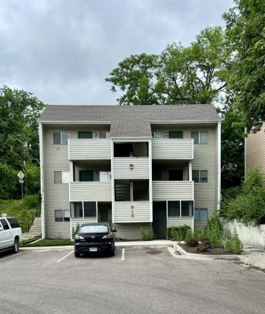 Main picture of 913 Michigan St