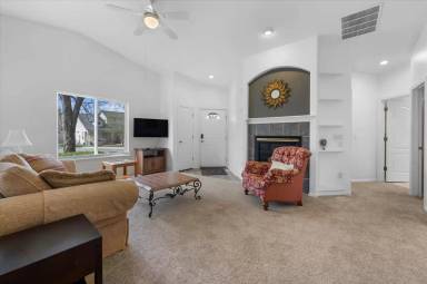 Main picture of 4815 W Hadlock St