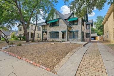 Main picture of 221 E Rosewood Ave