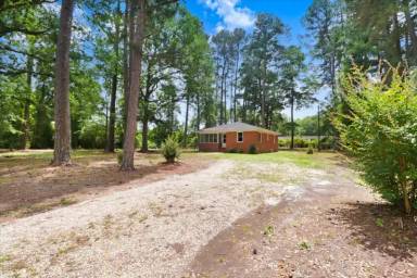 Main picture of 126 Clydes Ln