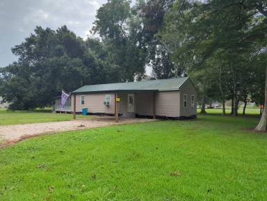 Main picture of 4571 Bridge Street Hwy