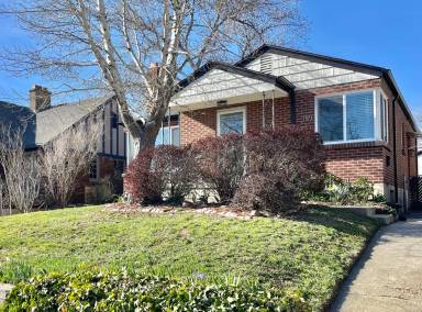Main picture of 1573 E Bryan Ave