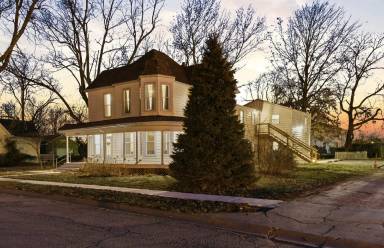 Main picture of 105 SW 9th St
