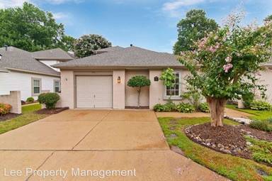 Main picture of 957 Nicklaus Dr