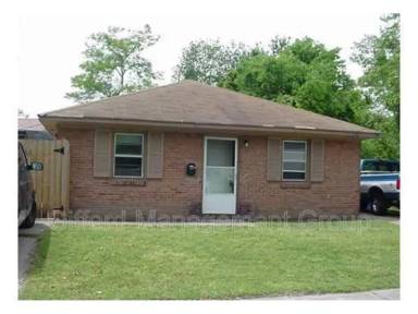 Main picture of 9555 Lakeside Dr
