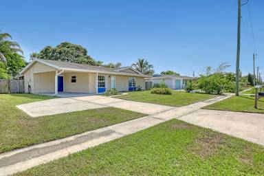 Main picture of 775 Bianca Dr NE
