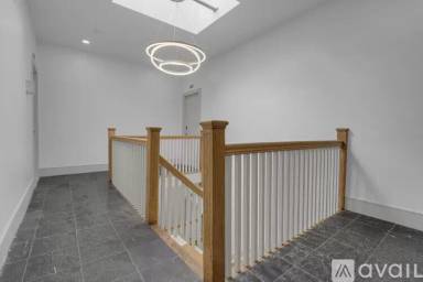 Main picture of 325 Summit Ave