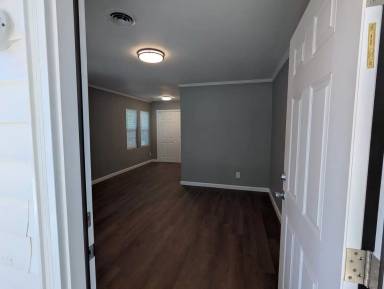 Main picture of 2229 Banks Ln E