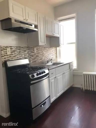 Main picture of 90 Lake St