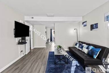 Main picture of 100 Mosby Cir