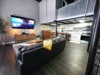Main picture of 835 Main St