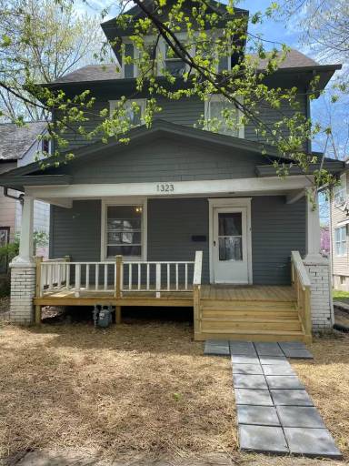 Main picture of 1323 SW Garfield Ave