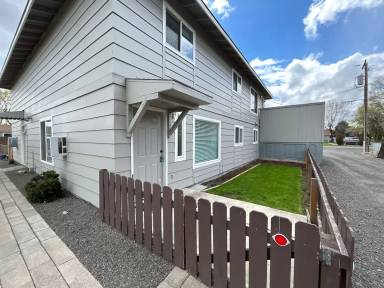 Main picture of 286 SW C St