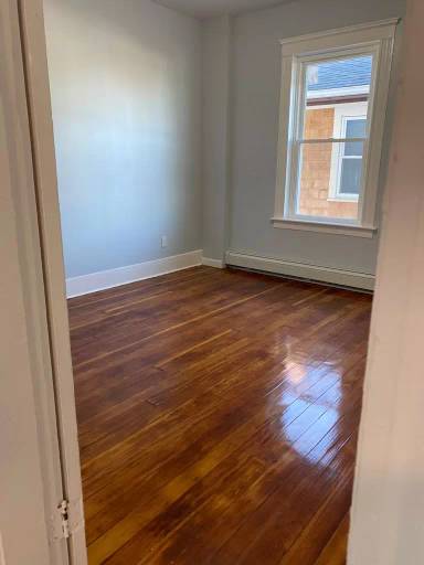 Main picture of 340 Robinson Street - 1R