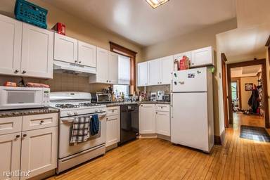 Main picture of 2136 N Sheffield Ave