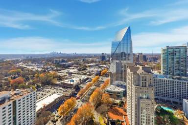 Main picture of Realm Condominiums
