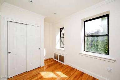 Main picture of 419 E 82nd St