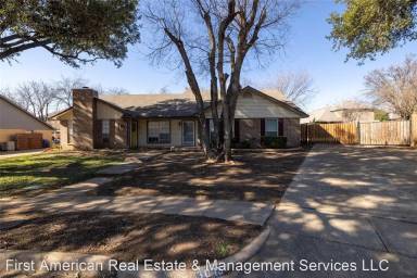 Main picture of 3015 Clover Ln