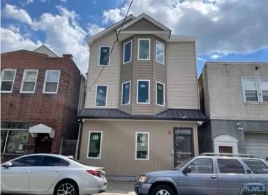 Main picture of 40 Johnston Ave