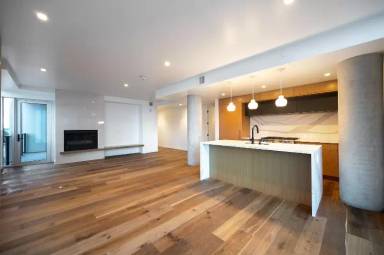 Main picture of 590 Waterfront Way