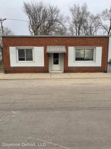 Main picture of 216 Goodell St