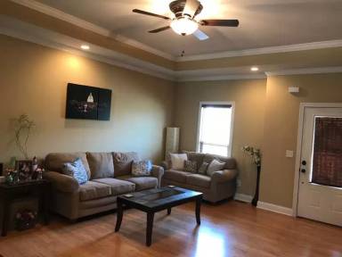 Main picture of 102 Lowball Ln