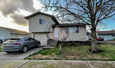 Main picture of 3256 Lyon St SE