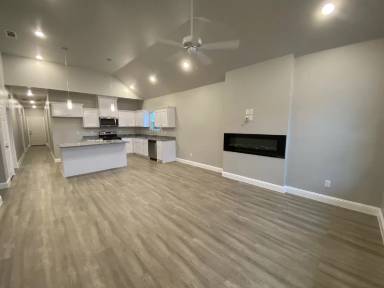 Main picture of 4607 Spencer St