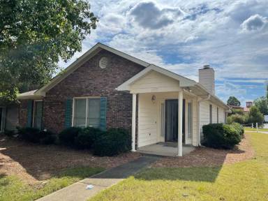 Main picture of 7075 Stoneybrook Dr